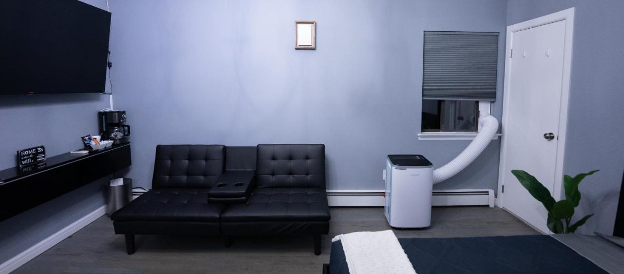 Hampton's Getaway With Parking & Self Check In Habitación en casa particular East Hampton