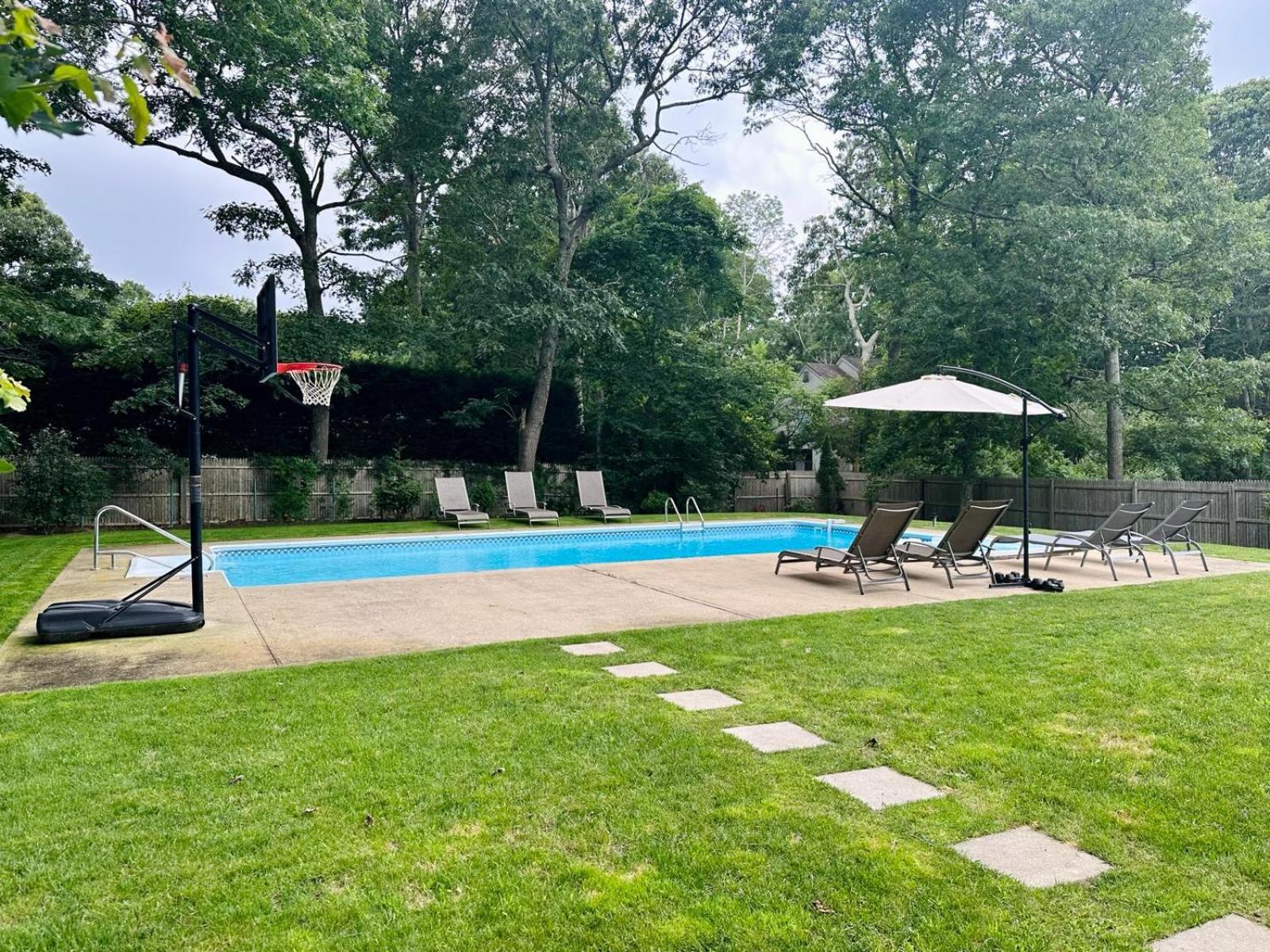 Hampton's Getaway With Parking & Self Check In Séjour chez l'habitant